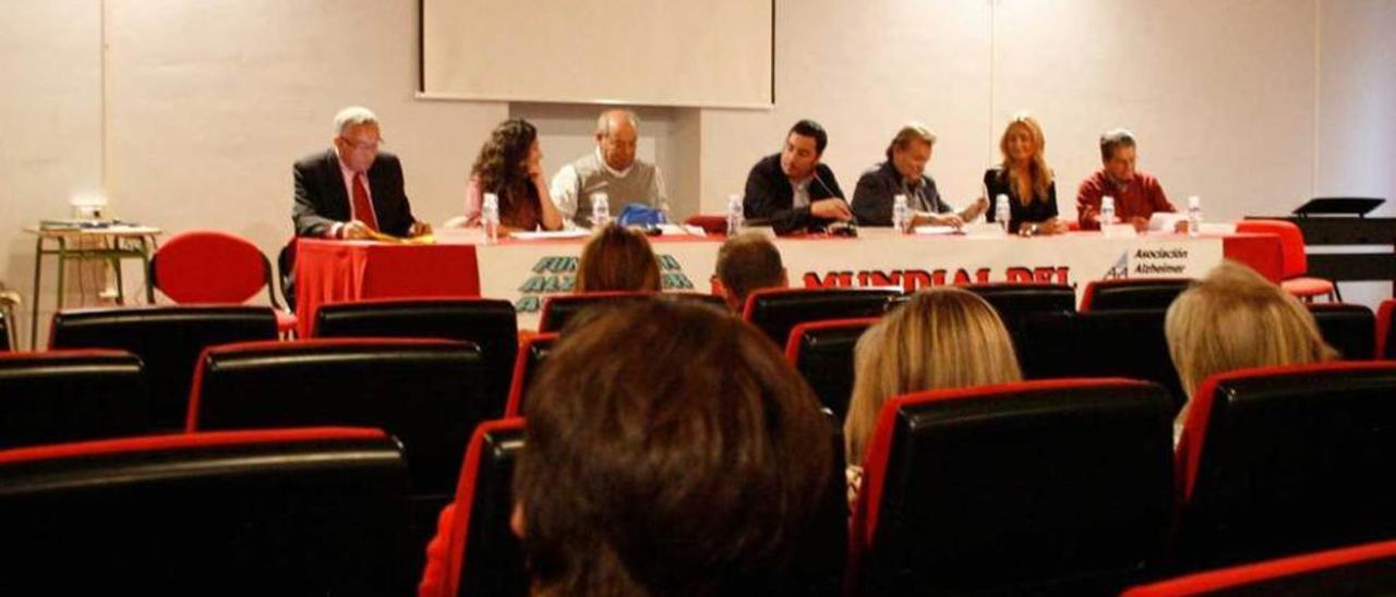 Mesa redonda en Llanera.