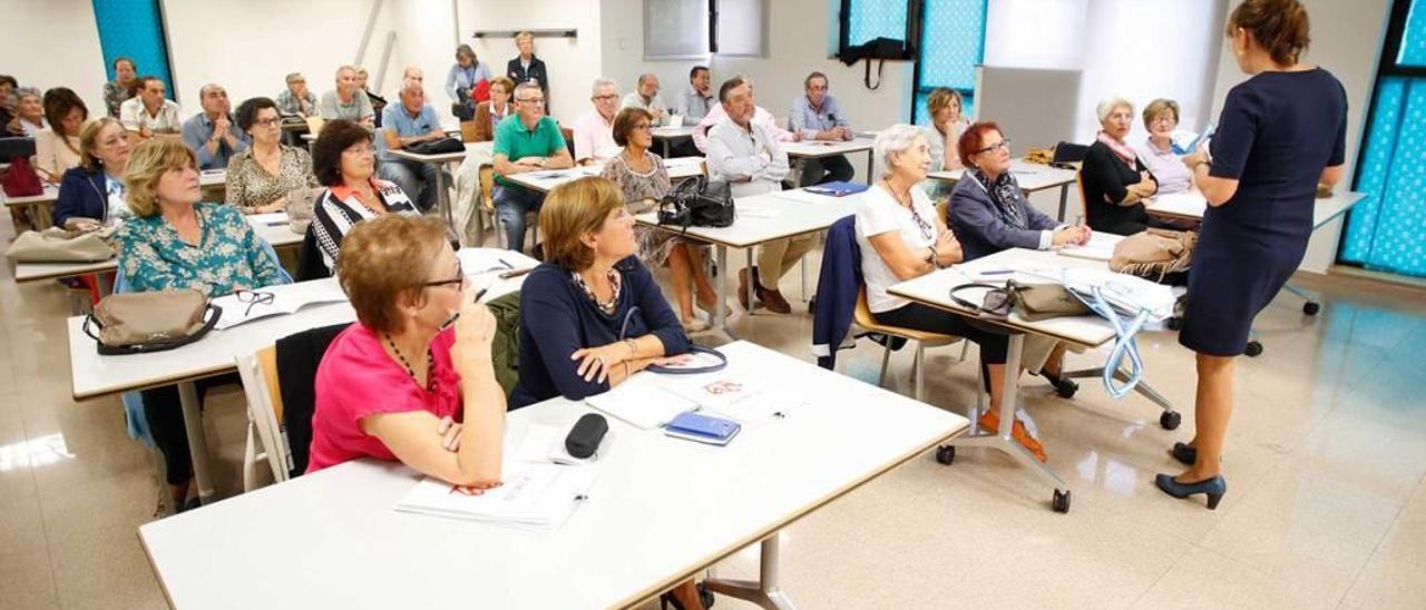 Alumnos del Programa Universitario de Mayores, en Avilés.