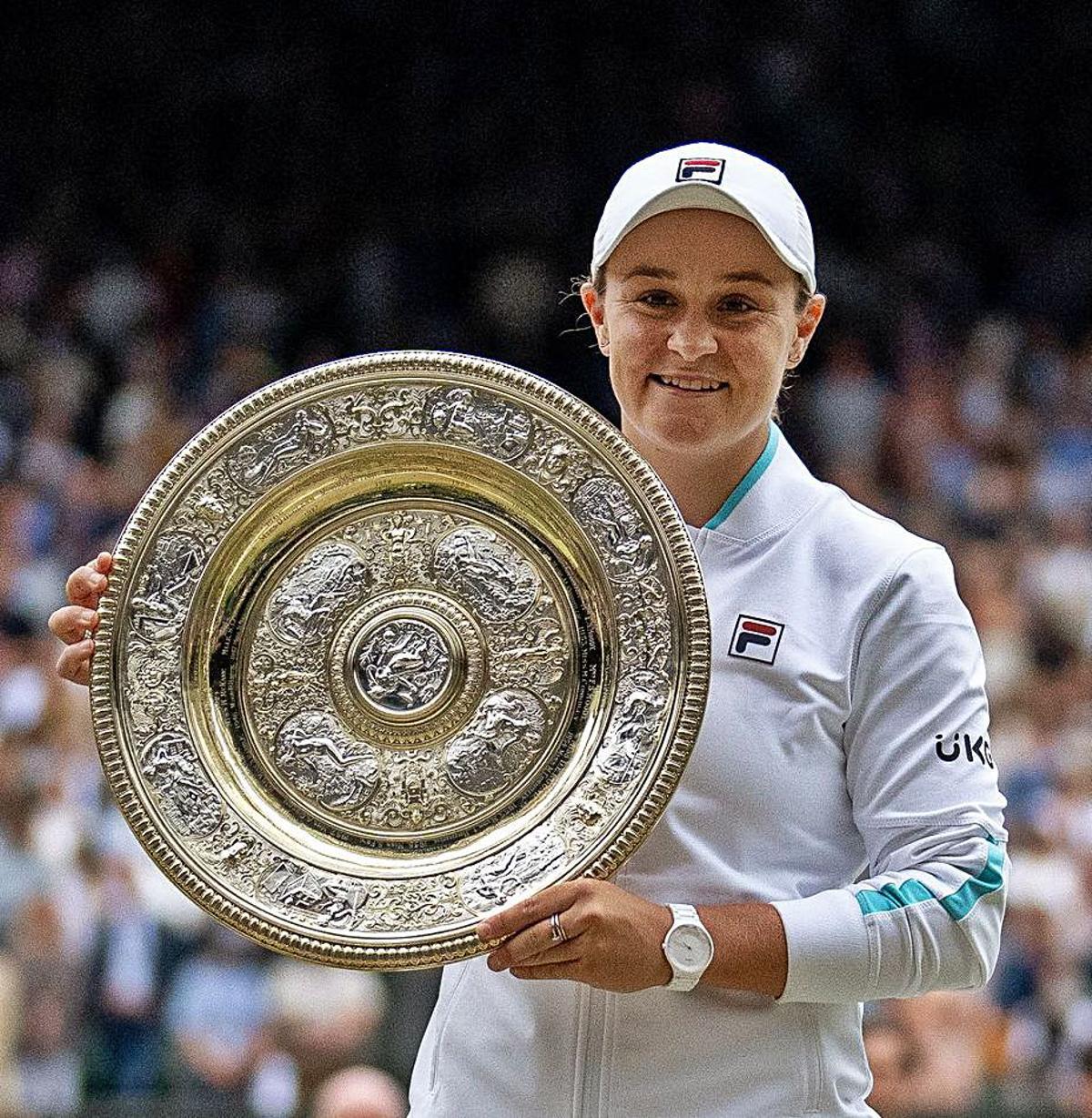 Barty, con el trofeo de ganadora. // EFE