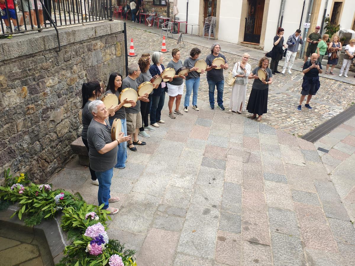 El enramado de la fuente de La Campa por San Juan en Salas, en imágenes