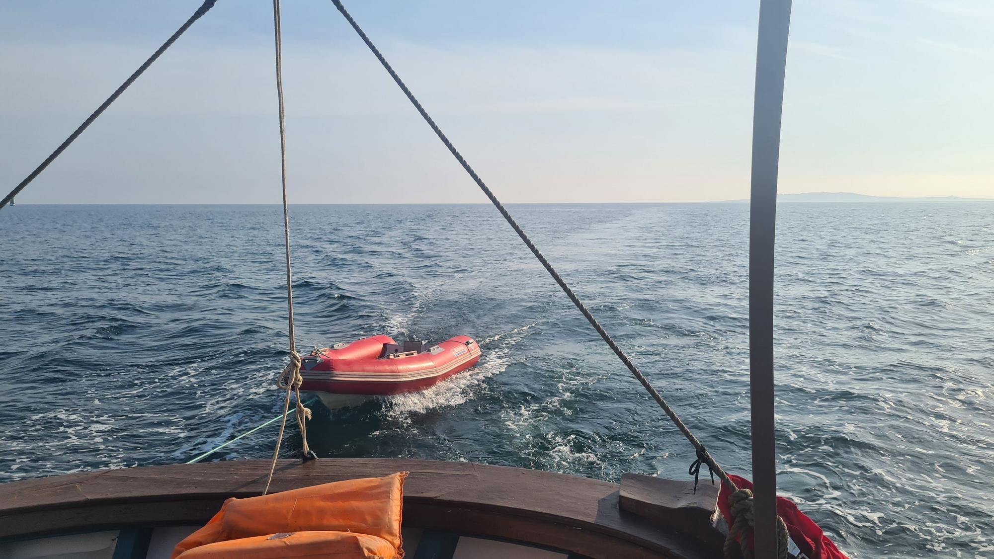 De visita en las Islas Atlánticas de Galicia a bordo del aula flotante "Chasula".