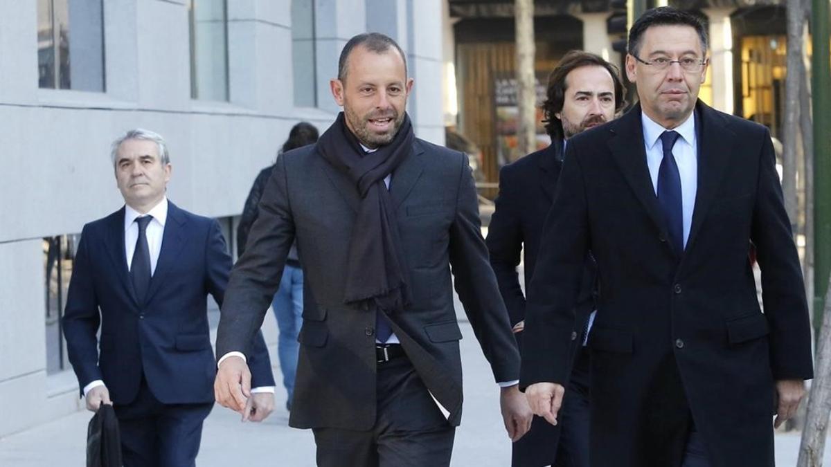 Rosell y bartomeu, en una visita a la Audiencia Nacional para declarar por el caso Neymar.