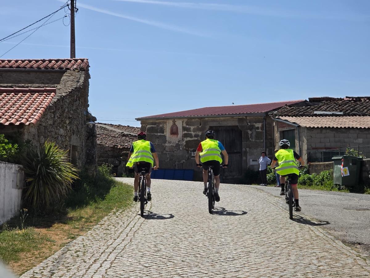GALERÍA | El ciclismo y el Duero unen La Raya