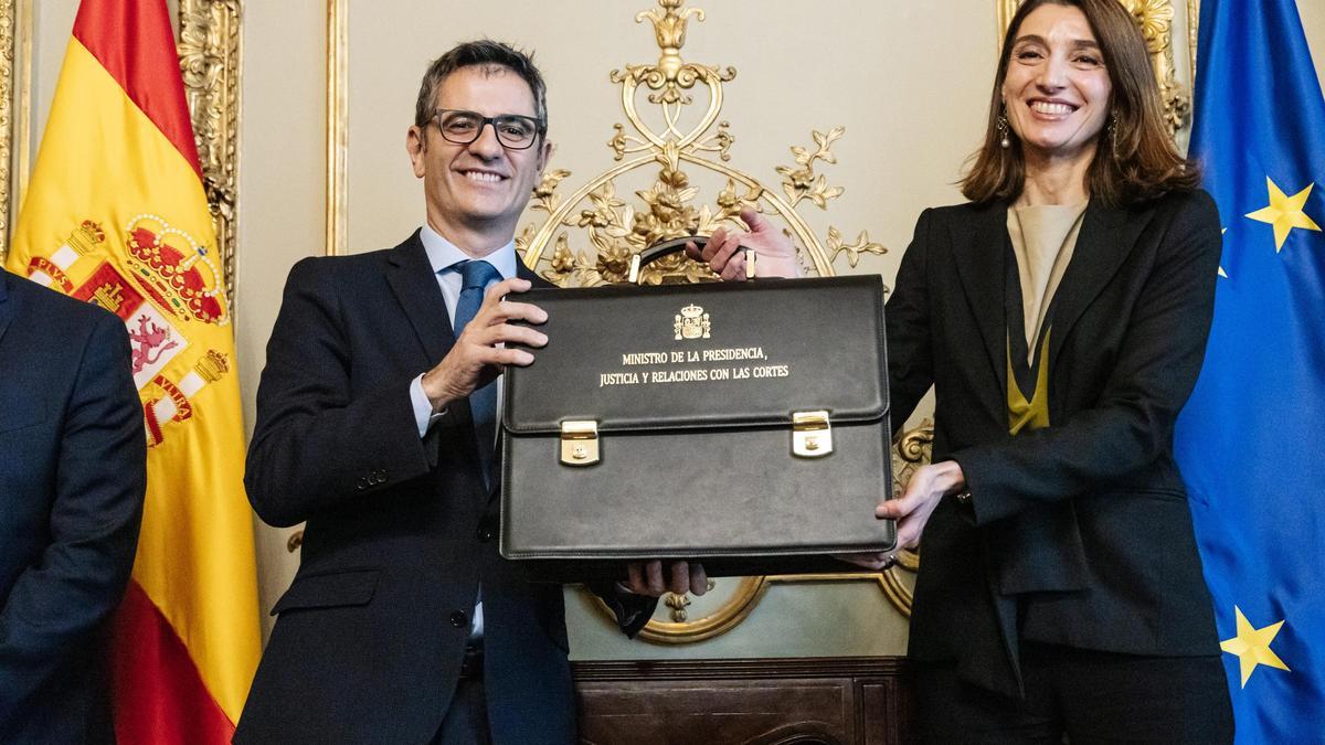 Félix Bolaños recibe la cartera de Justicia de manos de Pilar Llop.