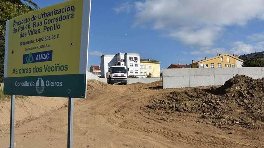 Obras del POL-16 en Corredoira das Viñas en Perillo, cuya redacción del proyecto de urbanización fiscalizó Contas.