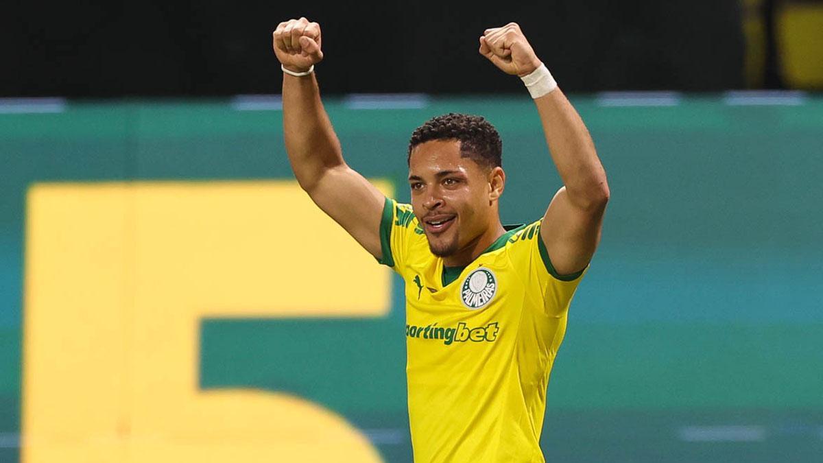 Vitor Roque celebra su gol con Palmeiras contra Bragantino