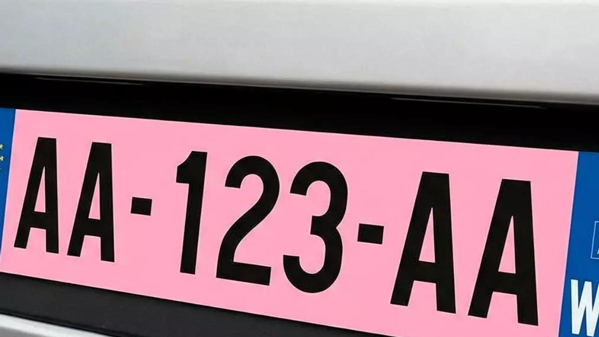La matrícula rosa que podría sorprenderte en las carreteras de la Región de Murcia