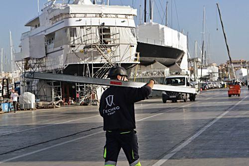 Bis zu 1.000 Tonnen schafft der neue Schiffskran auf der Alten Mole. Die Investition von STP Shipyard Palma symbolisiert den Boom einer strategischen Branche der Insel. Ein Besuch auf der Werft