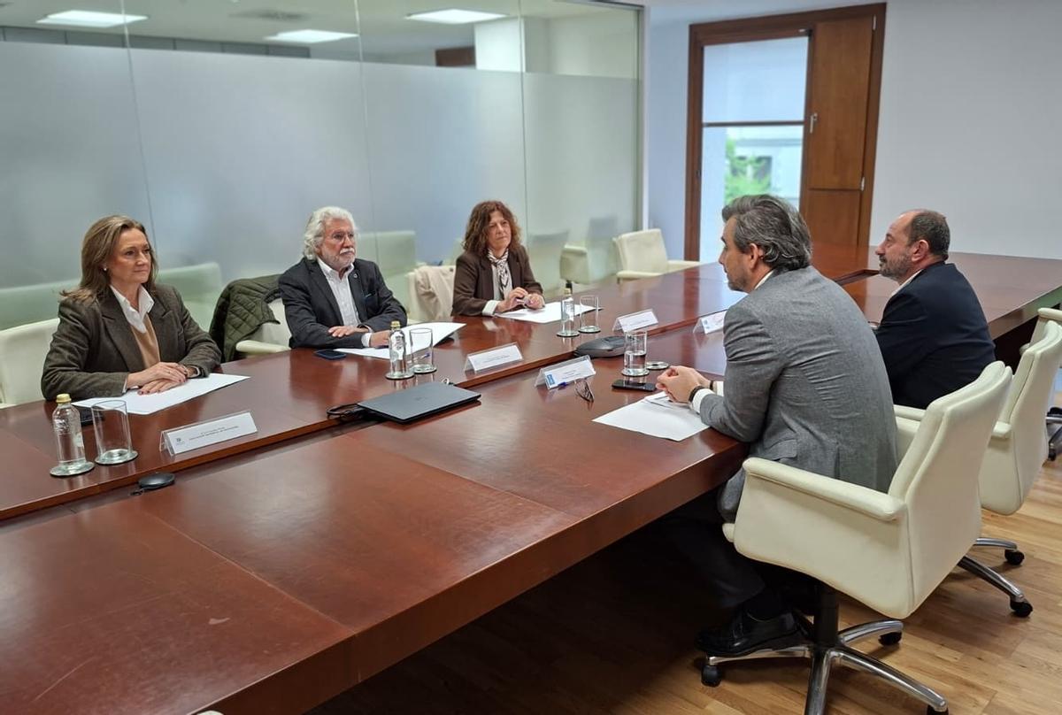 Reunión entre las diputaciones de Pontevedra, A Coruña y Ourense con la Xunta para abordar la conectividad aérea