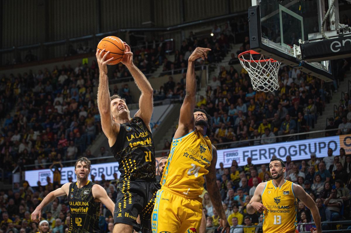 El partido La Laguna Tenerife CB Canarias-CB Gran Canaria, en imágenes