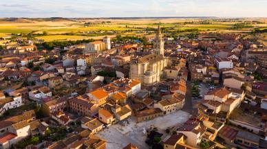 El pueblo de Valladolid con procesiones históricas y un canal navegable ideal para tu escapada de Semana Santa