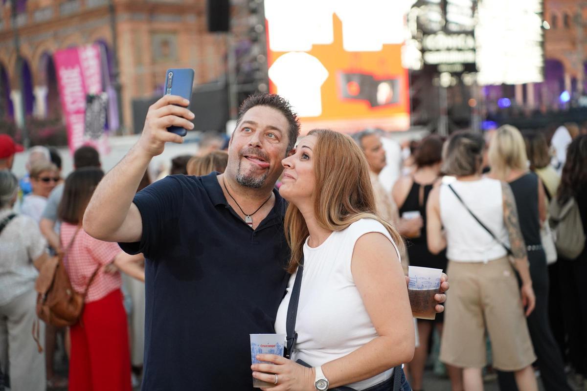 ¿Estuviste en el concierto de Robbie Williams en Icónica Santalucía Sevilla Fest? ¡Búscate en nuestra fotogalería!