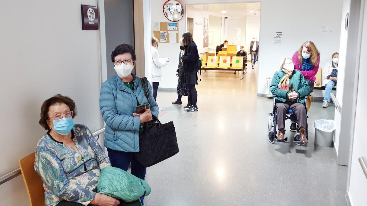 Arranca el doble 'pinchazo' contra el COVID y la gripe para 12.000 mayores gallegos