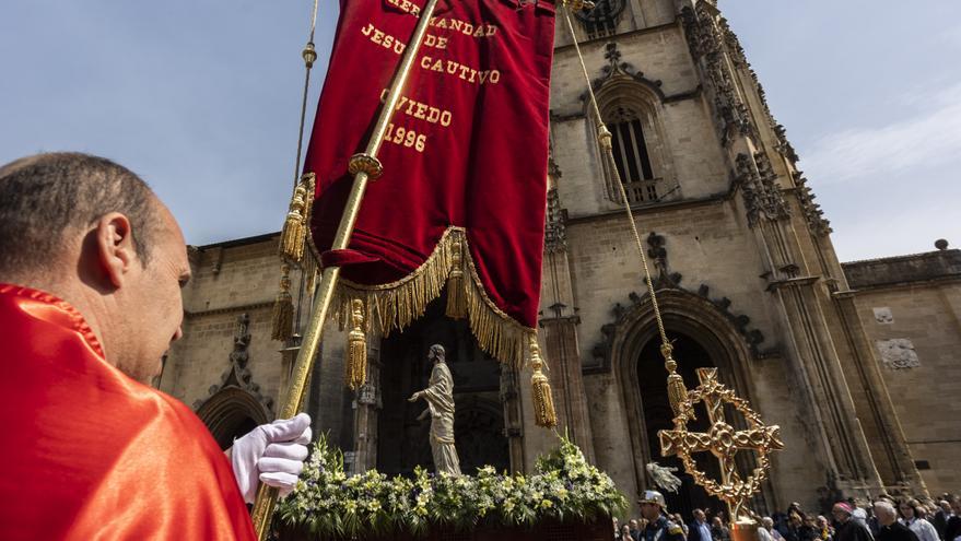 Oviedo despide a lo grande la Semana Santa: mira las fotos de la procesión del Resucitado