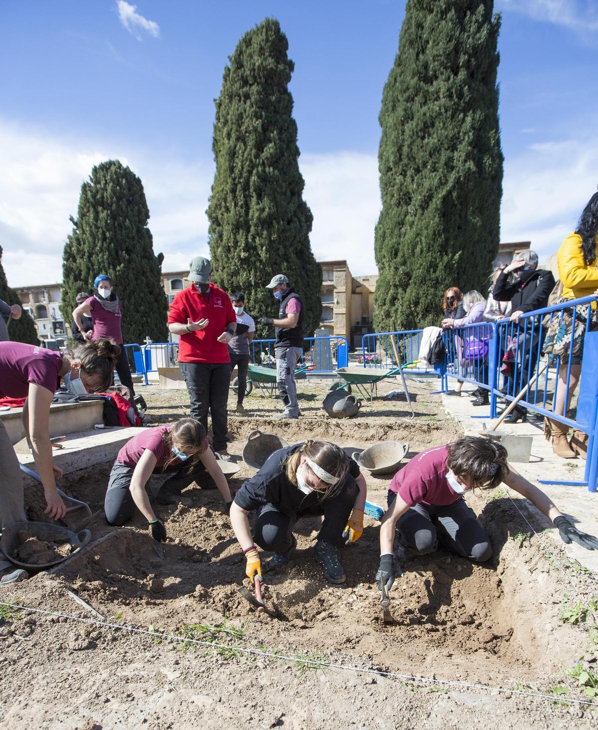 El cementerio de Alicante acoge la primera exhumación de represaliados del franquismo
