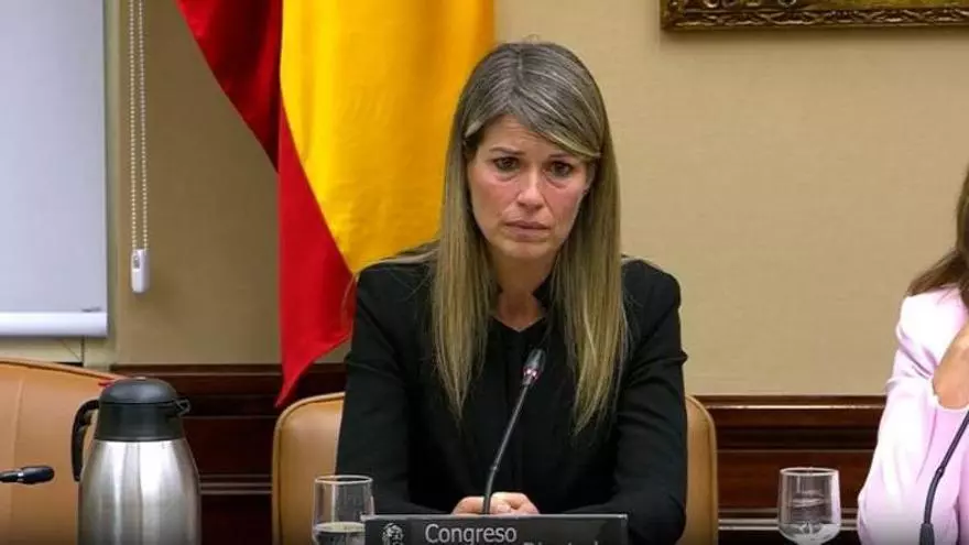 Maribel Vilaplana dice entre lágrimas en el Congreso que ha tenido que soportar mucha "presión"