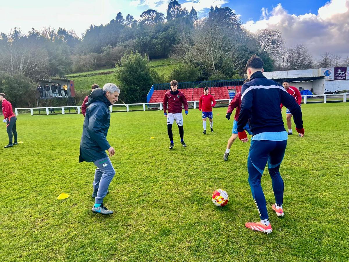 Quique Setién participa en la sesión del Colunga.