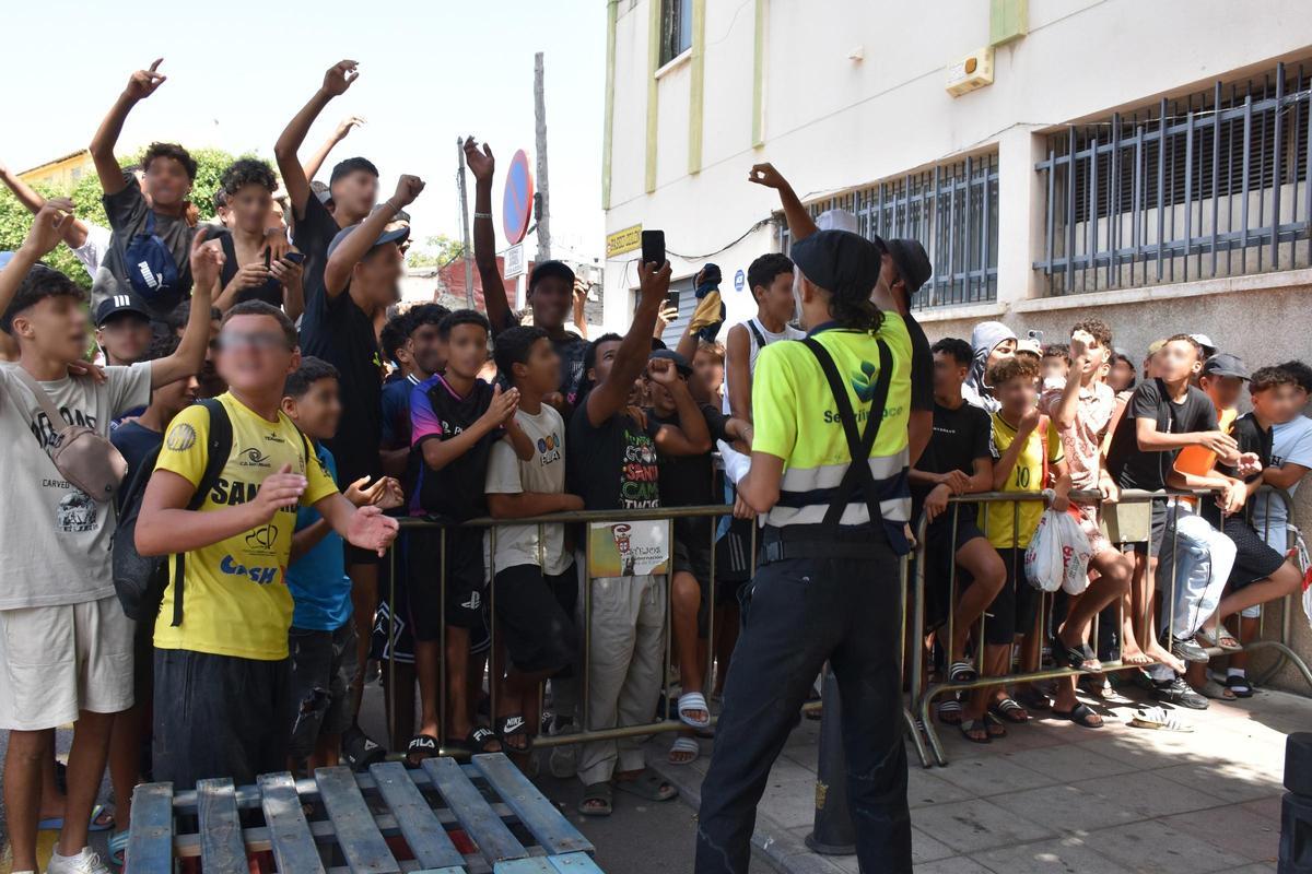 Un grupo de menores en Ceuta