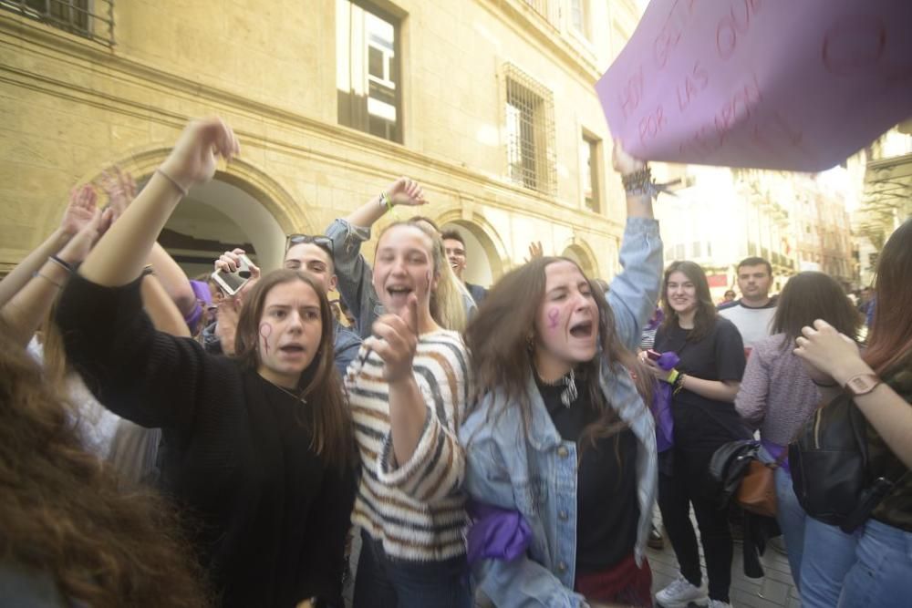 La feministas calientan motores antes de la manifestación del 8-M en Murcia
