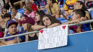 Pancarta en la grada del Johan Cruyff durante el Gamper femenino.