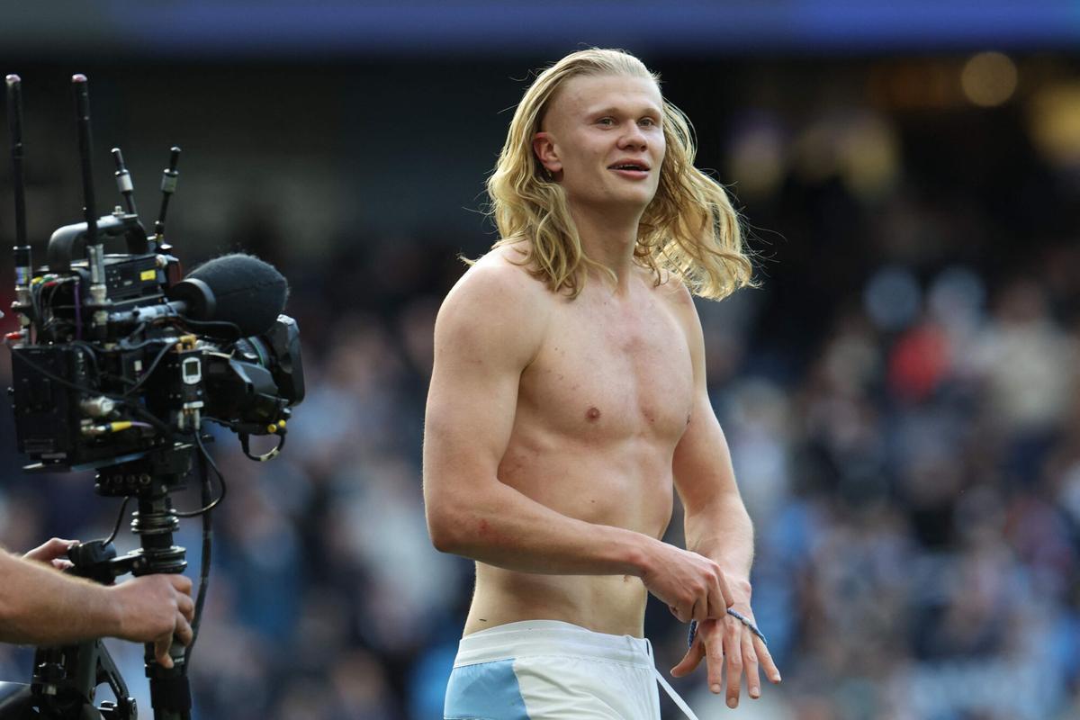 Manchester City's Norwegian striker #09 Erling Haaland reacts as he celebrates the team's victory in the English Premier League football match between Manchester City and Arsenal at the Etihad Stadium in Manchester, north west England, on April 19, 2026. (Photo by Darren Staples / AFP) / RESTRICTED TO EDITORIAL USE. No use with unauthorized audio, video, data, fixture lists, club/league logos or 'live' services. Online in-match use limited to 120 images. An additional 40 images may be used in extra time. No video emulation. Social media in-match use limited to 120 images. An additional 40 images may be used in extra time. No use in betting publications, games or single club/league/player publications. /. SEE CAPTION FOR MORE INFORMATION / RESTRICTED TO EDITORIAL USE. No use with unauthorized audio, video, data, fixture lists, club/league logos or 'live' services. Online in-match use limited to 120 images. An additional 40 images may be used in extra time