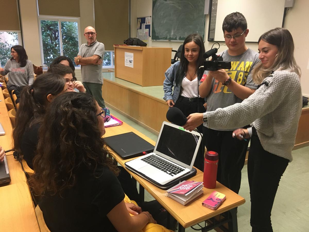 Alumnos en una actividad de Ponte nas ondas.