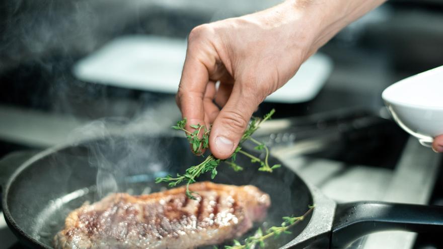 El chef José Andrés te &quot;sopla&quot; cómo cocinar un filete perfecto a la plancha