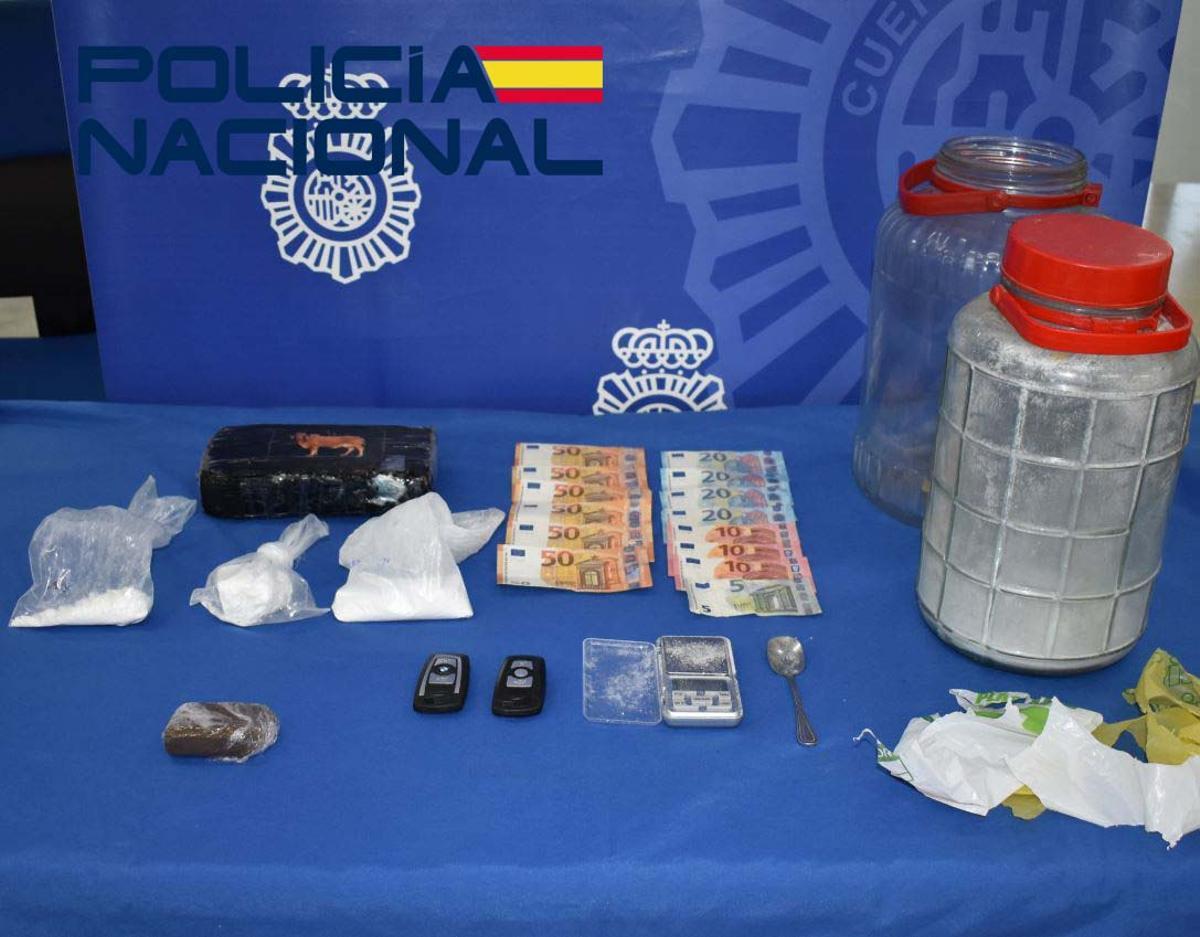 Dos detenidos con droga y un tercero fugado, en una intervención de la Policía Nacional en Plasencia.
