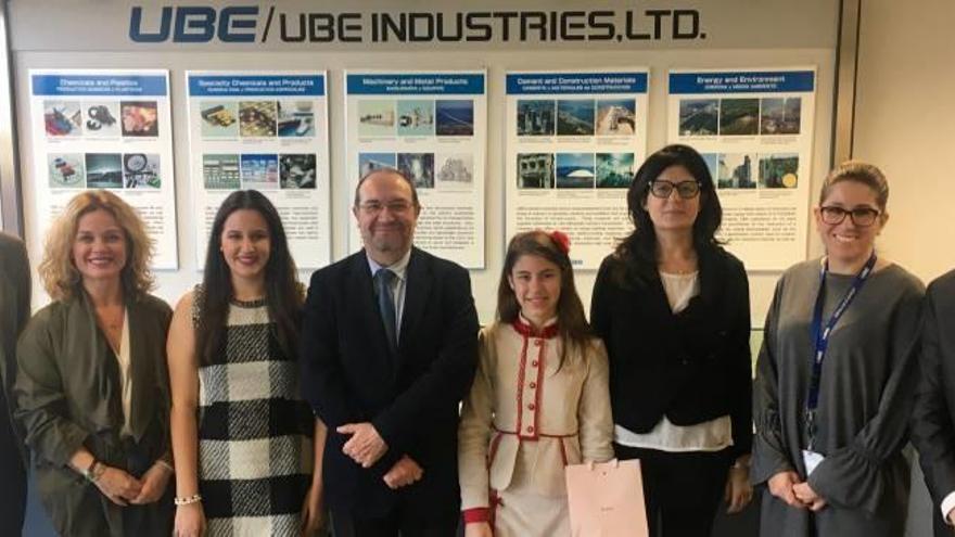 Visita de la reinas a la empresa UBE