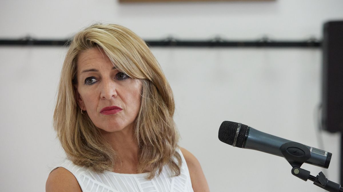 La vicepresidenta segunda, Yolanda Díaz, participa en el curso &#039;La guerra que lo cambió todo: soberanía energética, geopolítica y nuevos derechos&#039; durante la 35 Edición de los Cursos de Verano Complutense (UCM) en el Real Centro Universitario Escorial-Mar