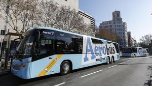  Uno de los vehículos del servicio Aerobús dotados con wifi