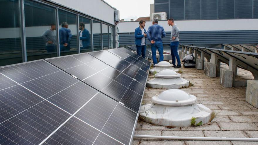 Paneles solares en la comarca de O Salnés.