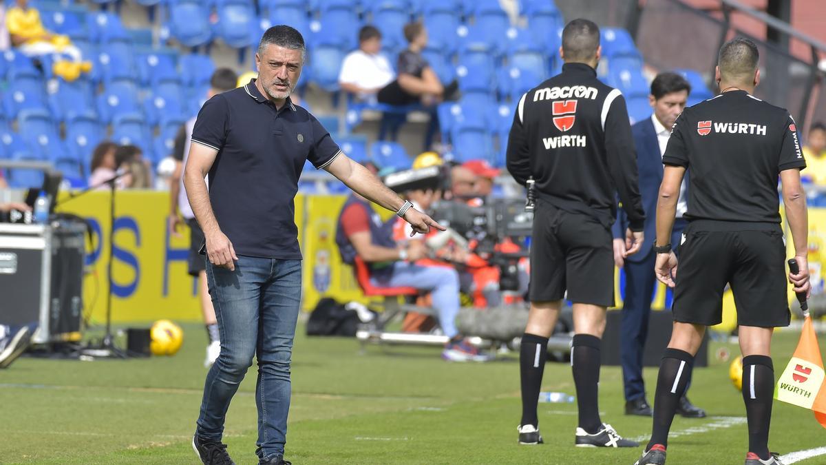 Xavi García Pimienta, durante el partido de la UD frente al Villarreal.