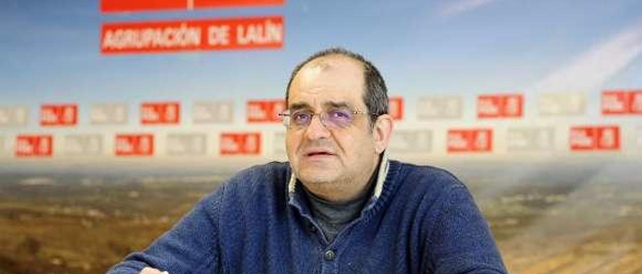 González Faílde, en la sede del PSOE de Lalín. // Bernabé/Javier Lalín