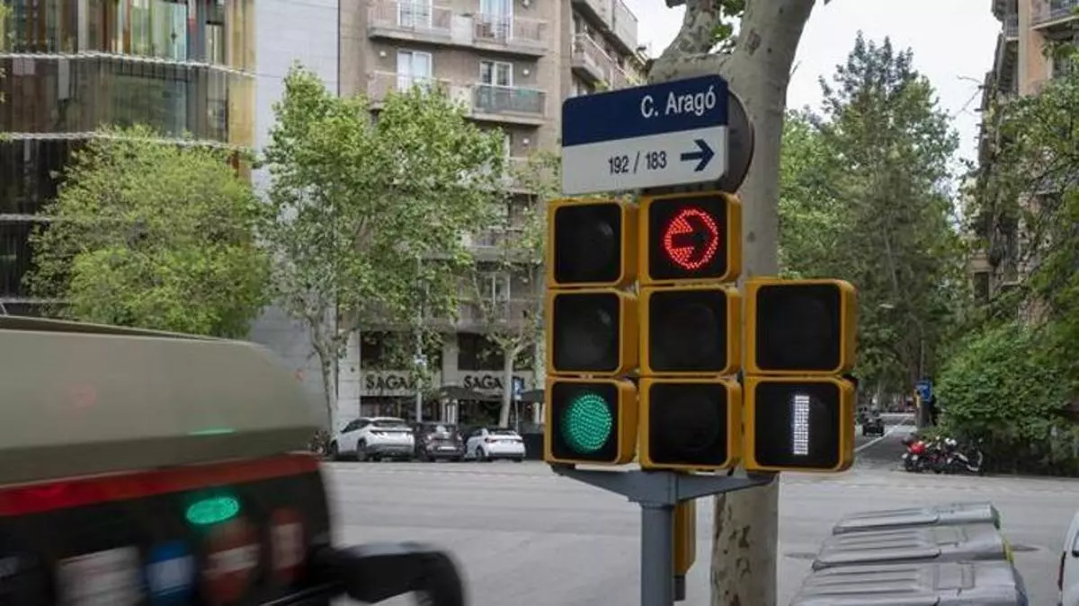 El problema que sufren muchas motos en los semáforos y que la tecnología puede solucionar