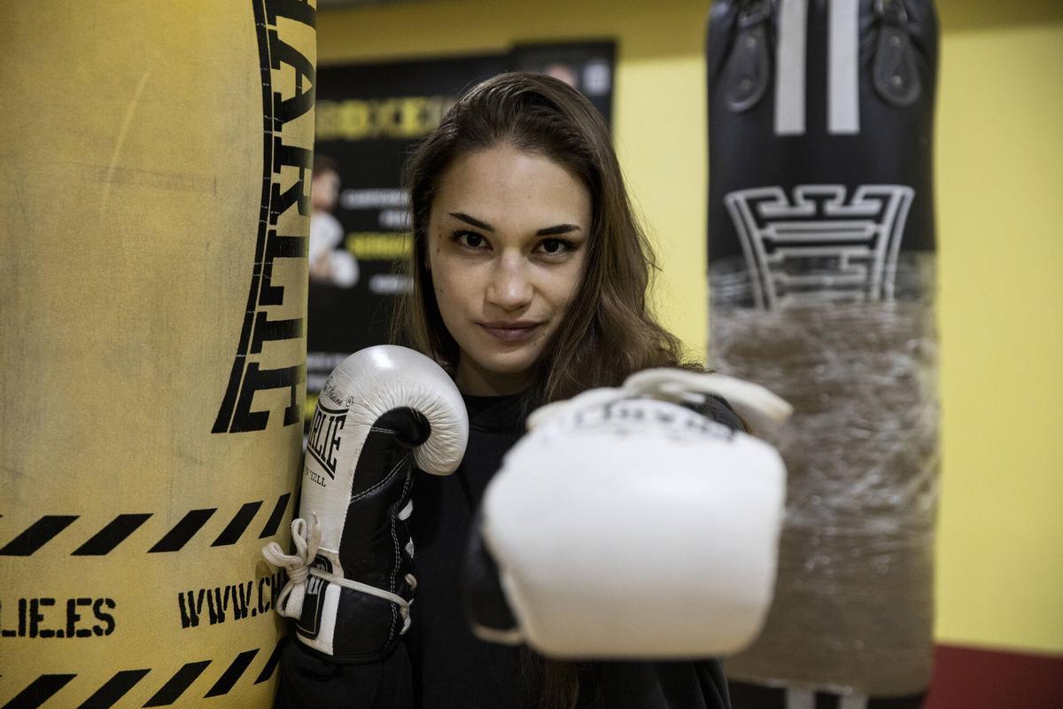 Tania Álvarez, boxeadora española, fotografiada en el gimnasio de Toni Moreno de Castellbisbal