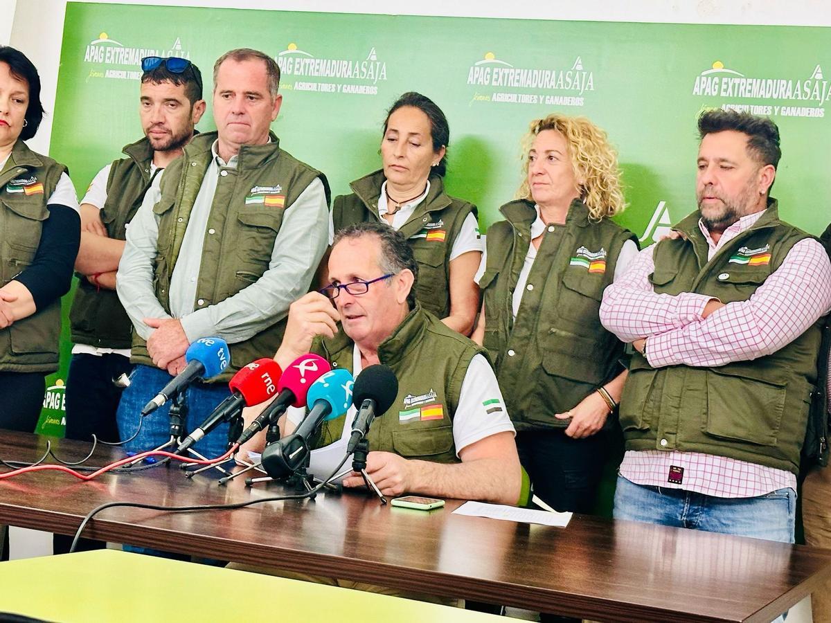 Directiva de APAG Extremadura Asaja, en una foto de archivo