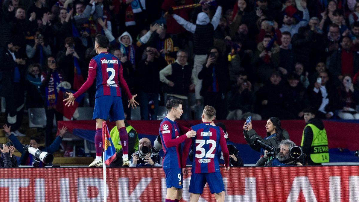 Cancelo celebra el segundo gol con la afición