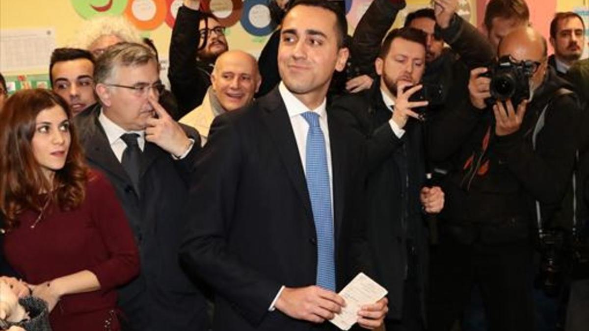 Luigi Di Maio, el popular líder del partido del Movimiento de las Cinco Estrellas (M5S), en el centro de la imagen.