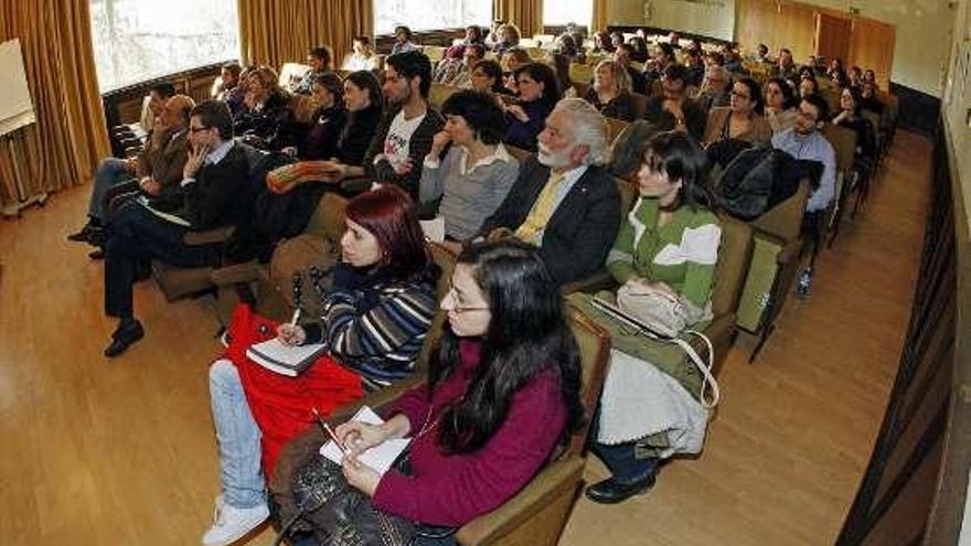 Los letrados escuchan una de las conferencias.  // Marta G. Brea