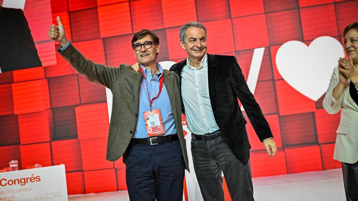 El líder del PSC, Salvador Illa, y el expresidente del Gobierno José Luis Rodríguez Zapatero, en el congreso de los socialistas catalanes.