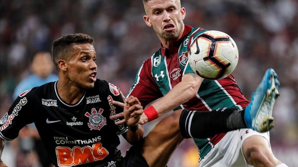 Corinthians y Fluminense protagonizaron un muy duro partido