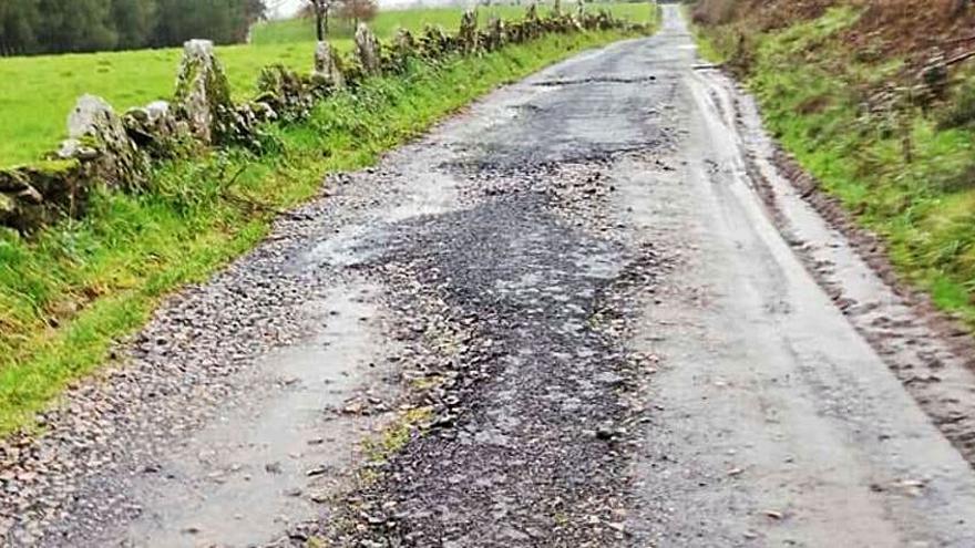 Tramo del camino sin arreglar en el lugar de Vilameá.