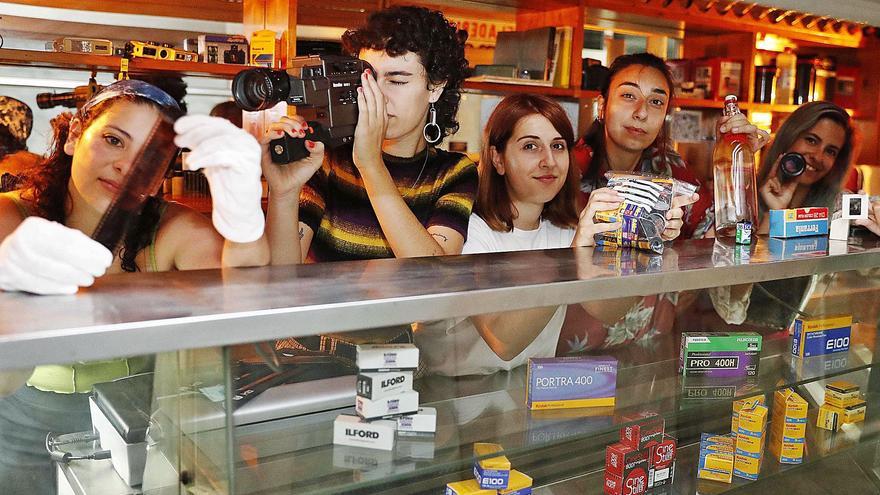 Las jóvenes viguesas desempolvan el Super 8 - Faro de Vigo - Vimarsana News