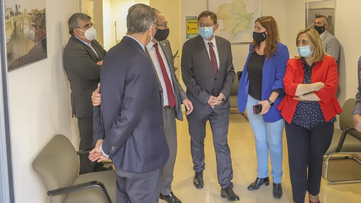 Visita de Ximo Puig a la nueva sede de la CHS en Orihuela