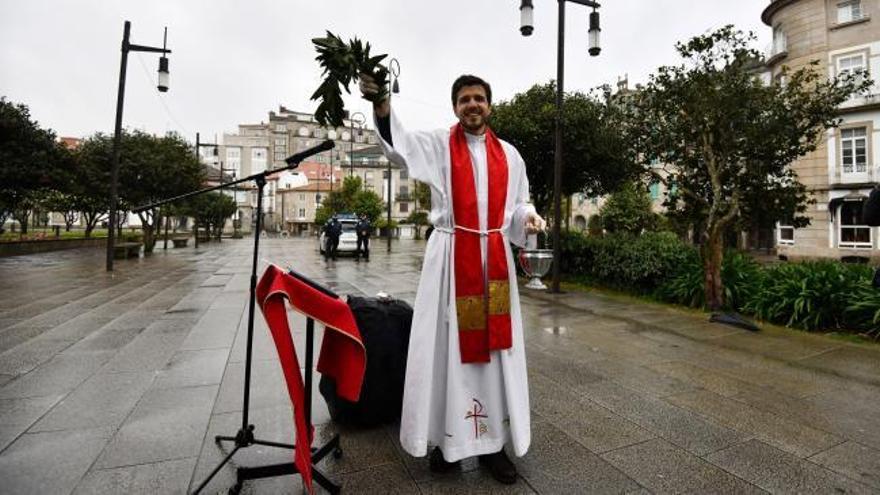 Solitaria bendición de Domingo de Ramos en Pontevedra