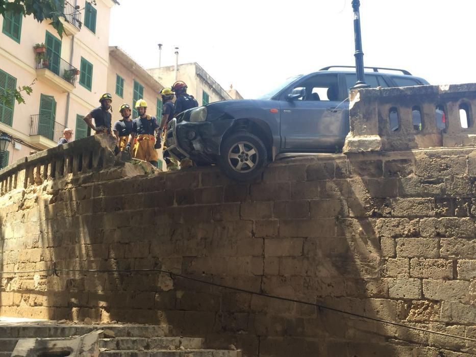 Zwei Verletzte bei Autounfall im historischen Zentrum von Palma.