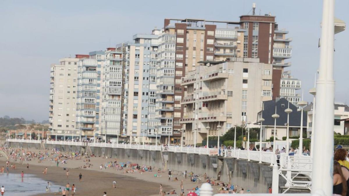 El paseo de la playa de Salinas.