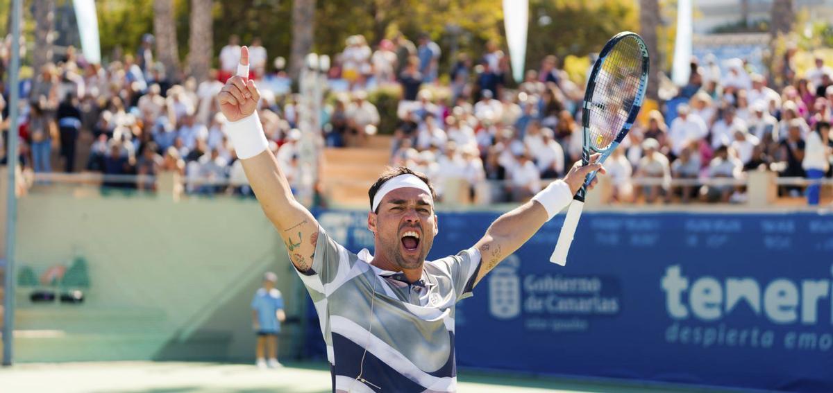 Fabio Fognini celebra un punto en la Abama Tennis Academy.