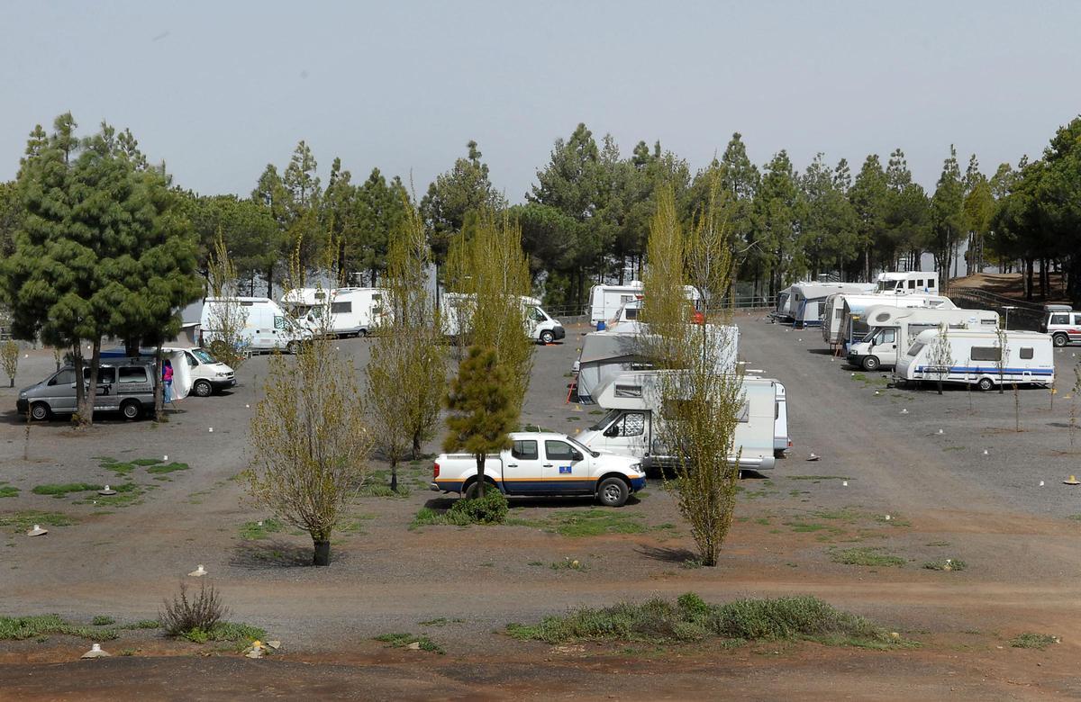 Zona de acampada de caravanas en la cumbre  de Gran Canaria.